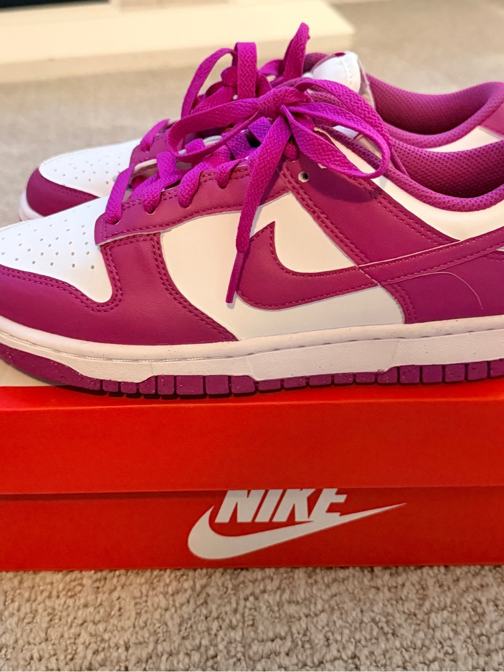 Nike Low-Top Sneakers in Magenta and White - Picture 5 of 6